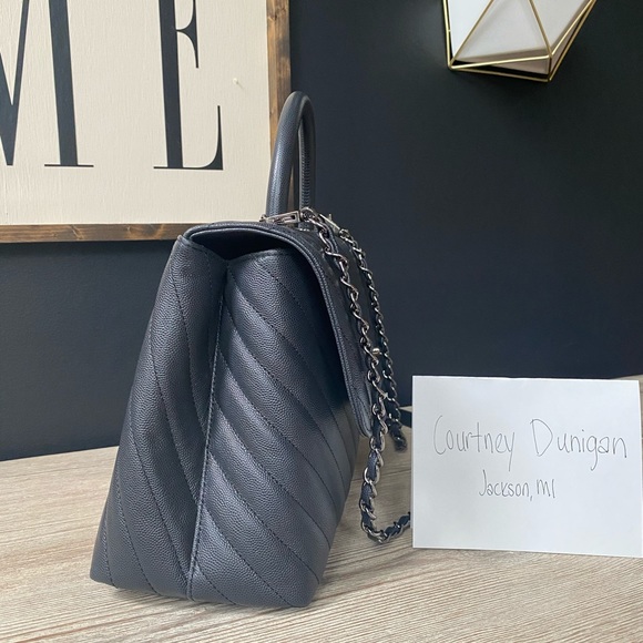 Chanel 19K Coco Top Handle in Grey w/ Ruthenium HW - Picture 3 of 16